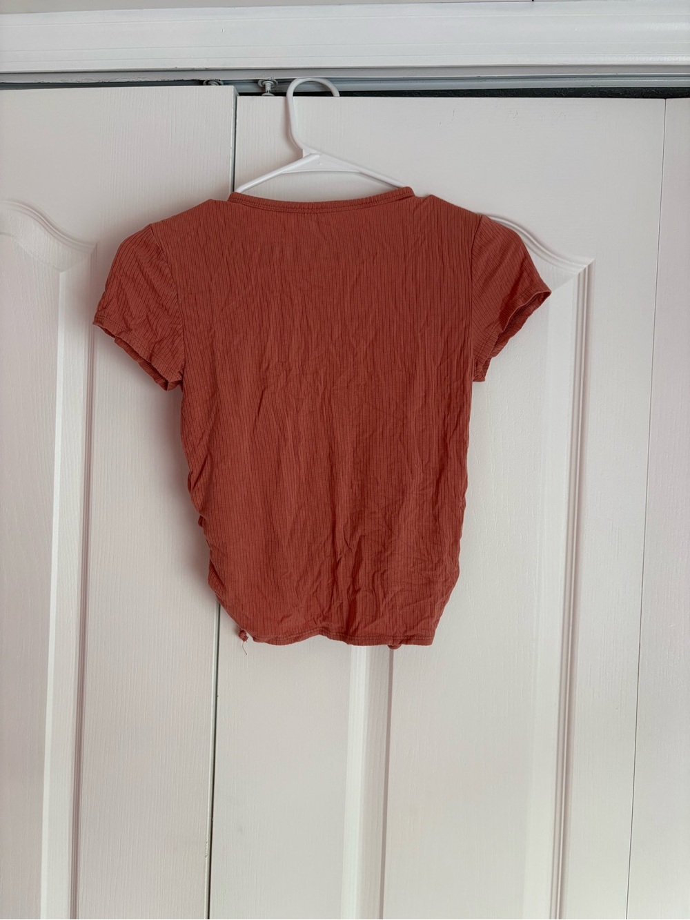 No Boundaries Rust Ruched Crop Top - Picture 3 of 3